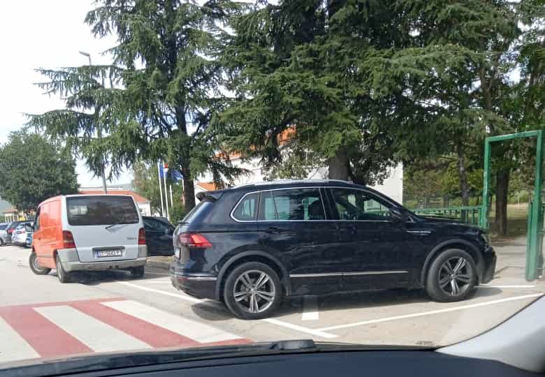 dicmo auto parkiranje  1 