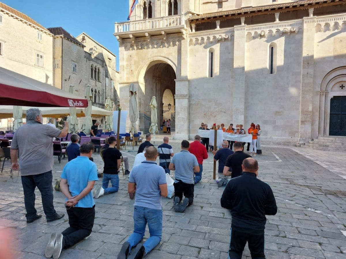 trogir protuprosvjed klecavci  2 