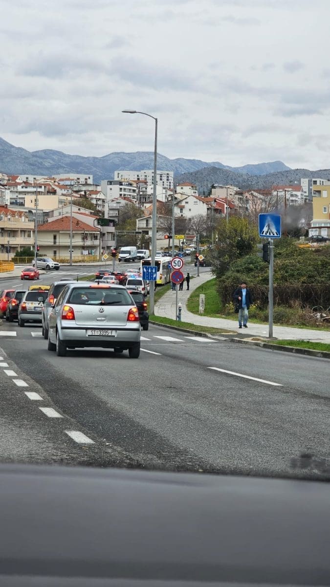 guzva policija autobus 9 