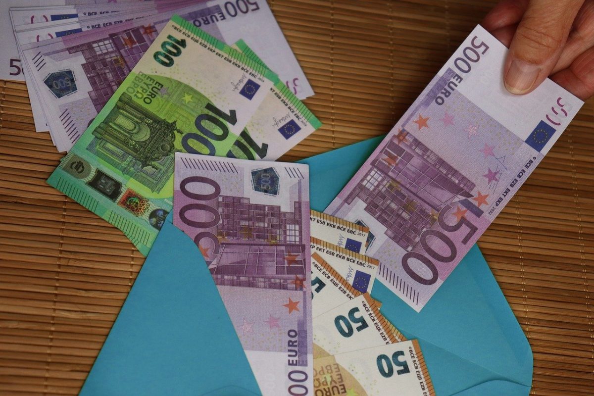 kuverta novac lova euri euro novcanice