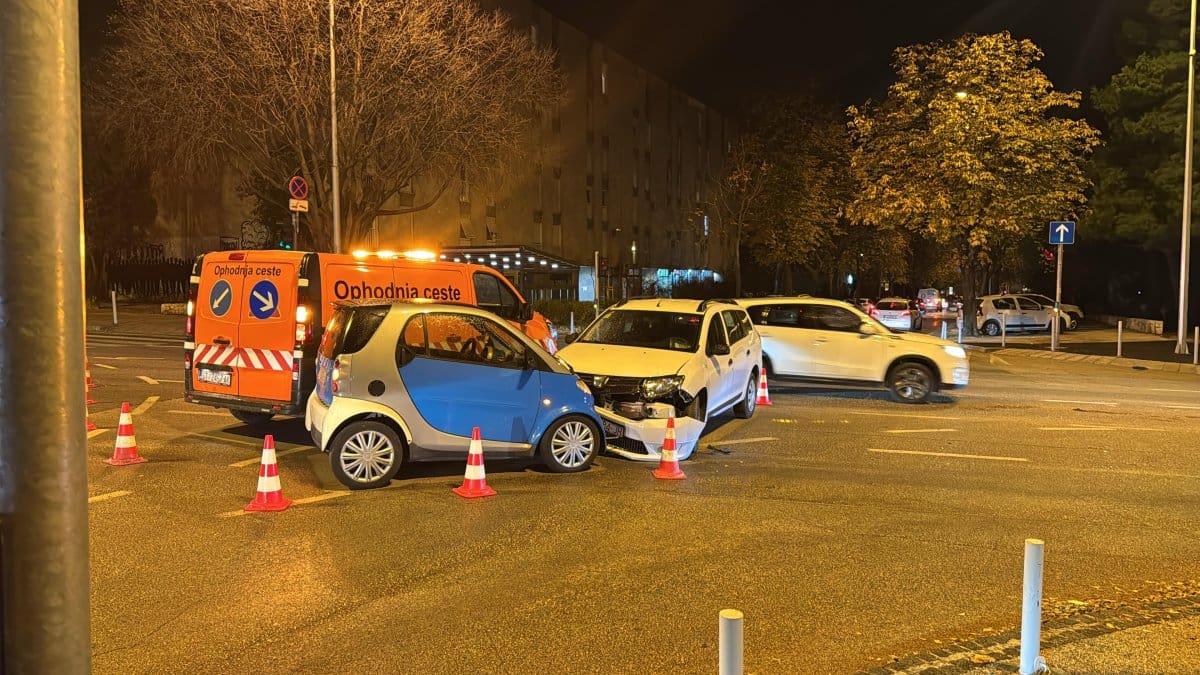 Dvije prometne na splitskom raskrižju, jedna osoba ozlijeđena